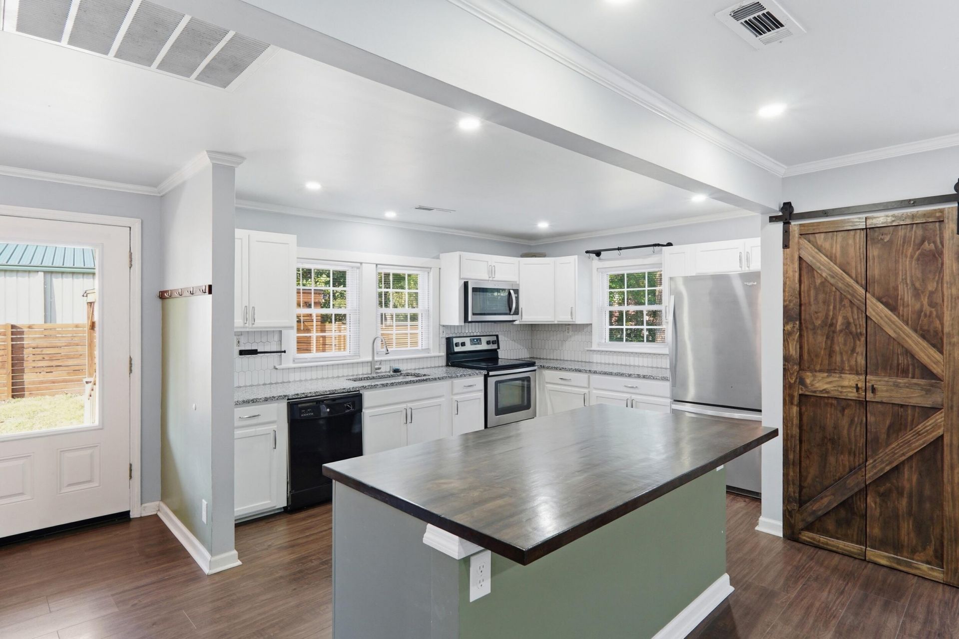 201 Heatley Street Photo 15