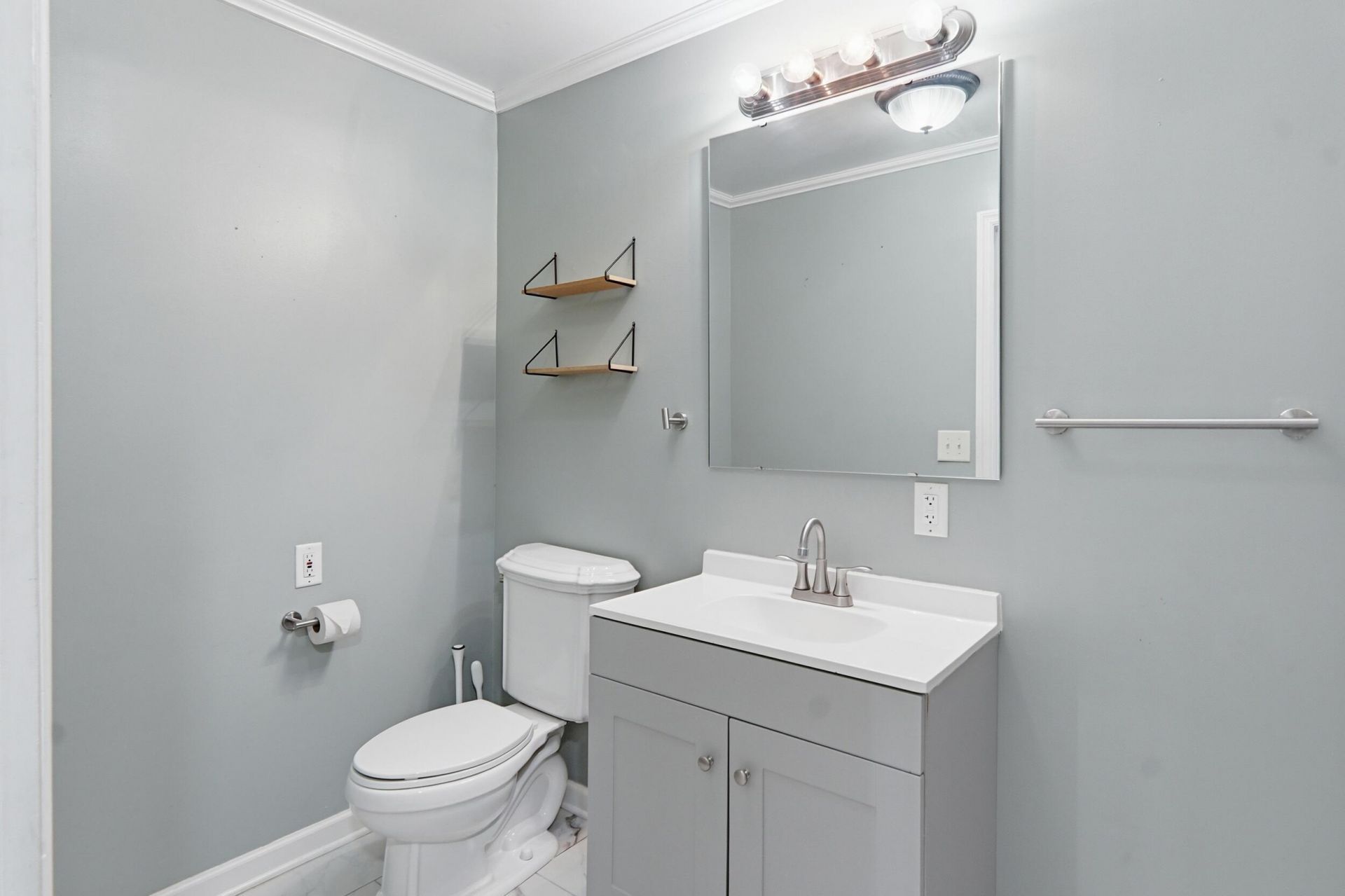 201 Heatley Street Photo 30