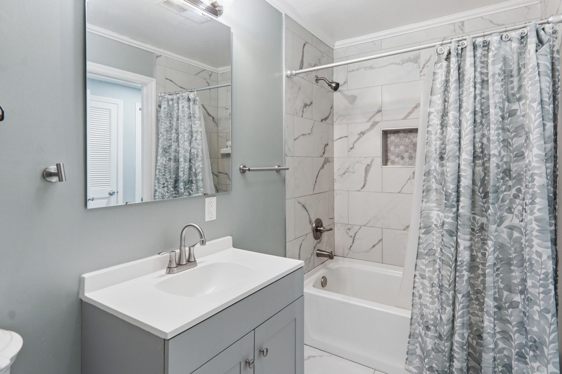 201 Heatley Street Photo 31
