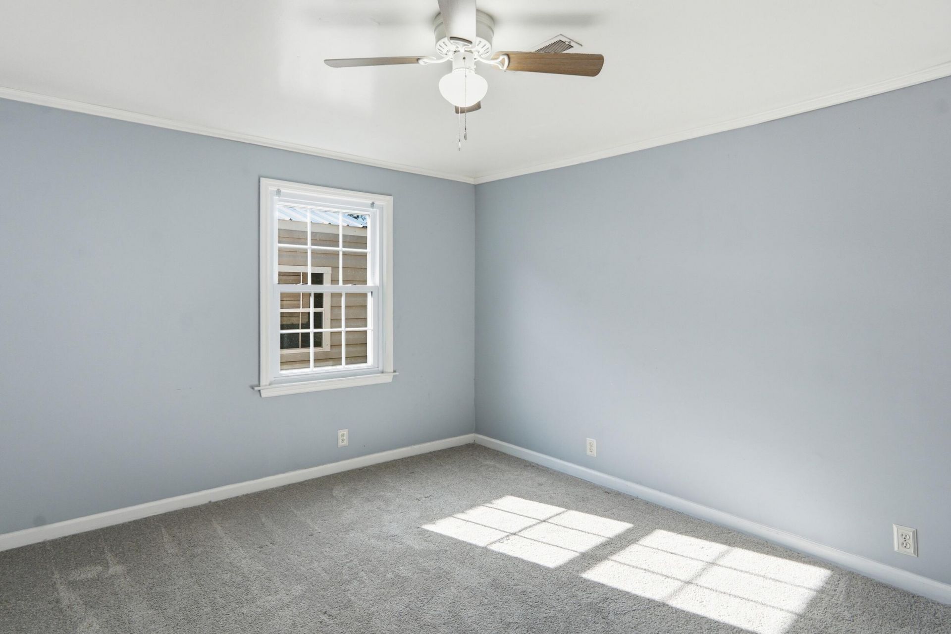 201 Heatley Street Photo 32