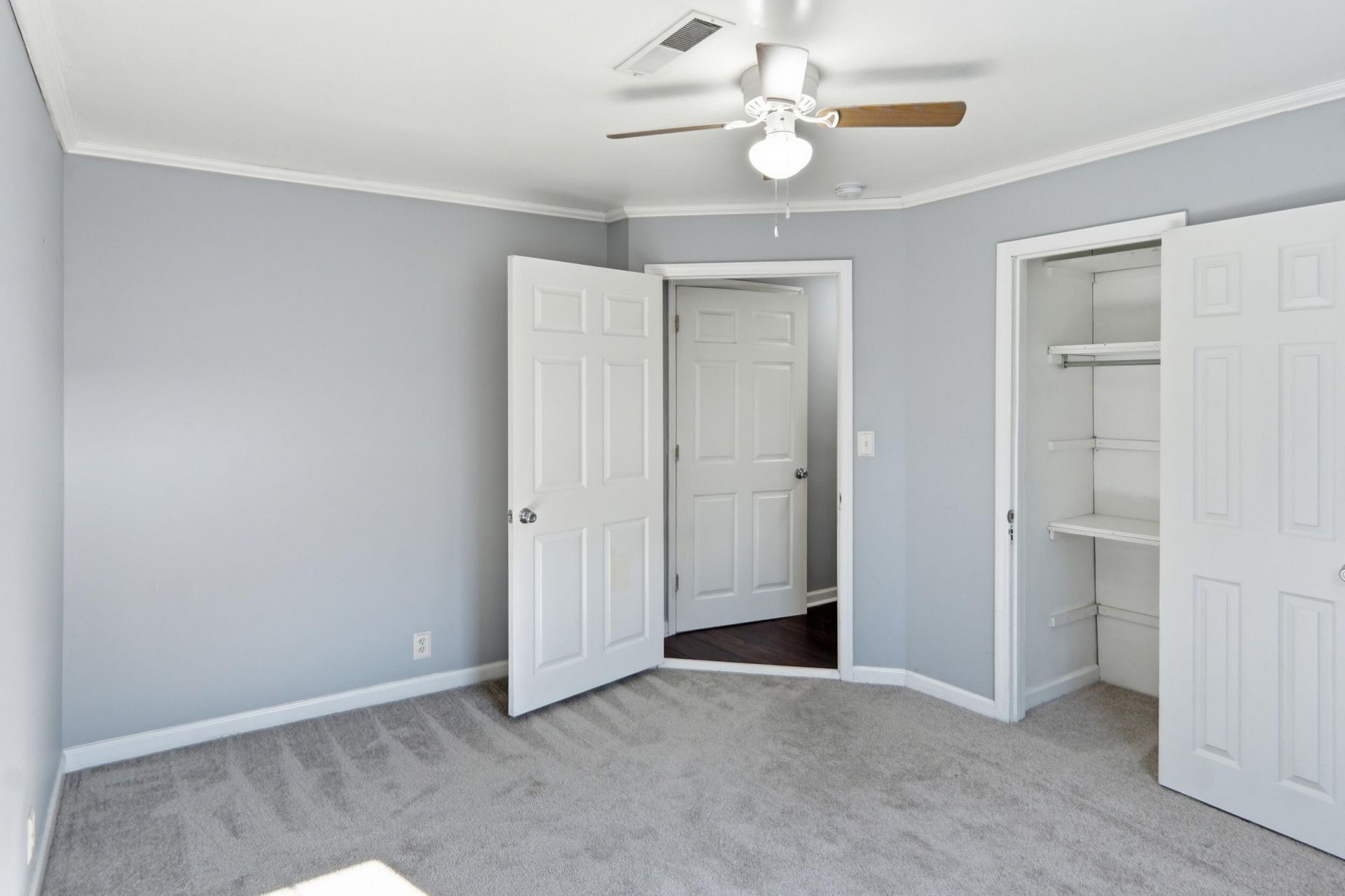 201 Heatley Street Photo 35