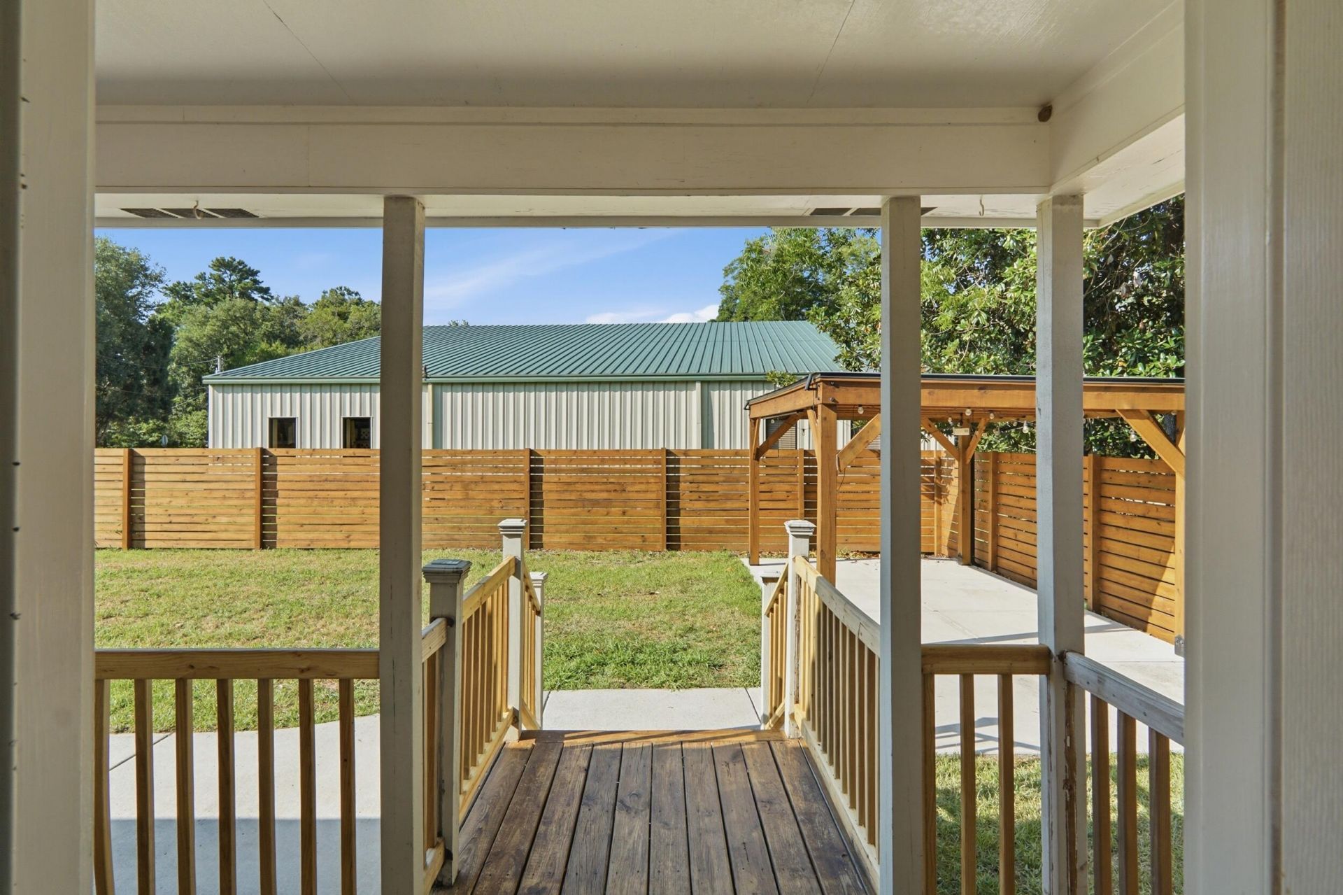 201 Heatley Street Photo 40