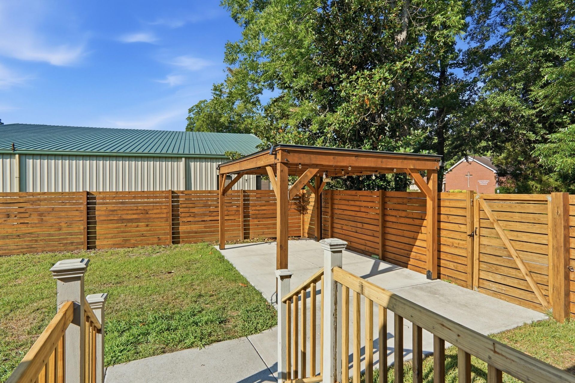 201 Heatley Street Photo 42