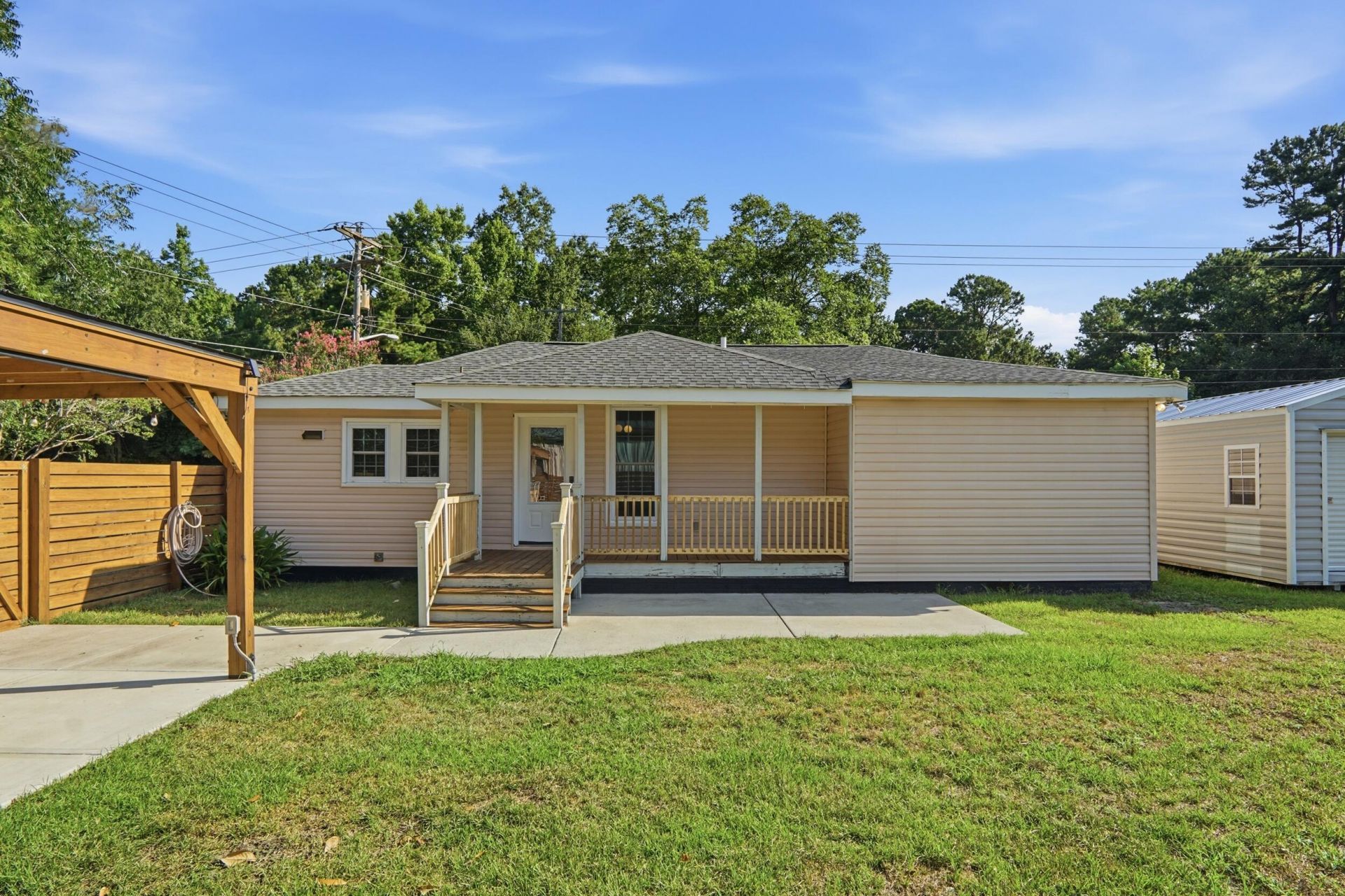 201 Heatley Street Photo 44