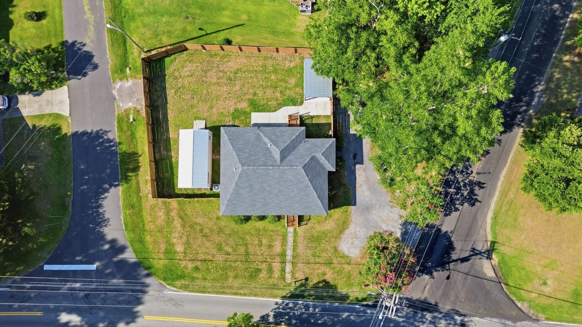 201 Heatley Street Photo 53