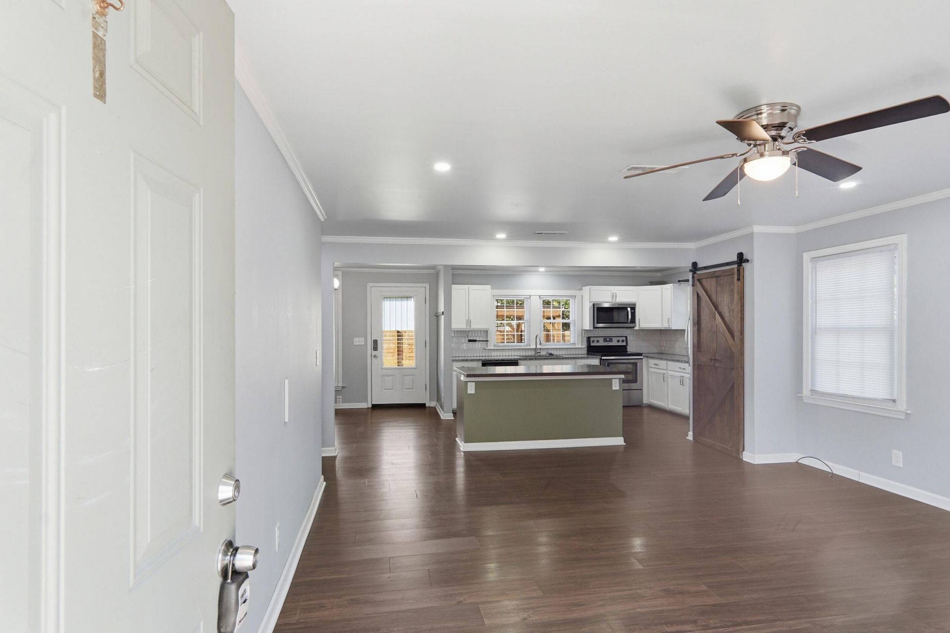 201 Heatley Street Photo 7