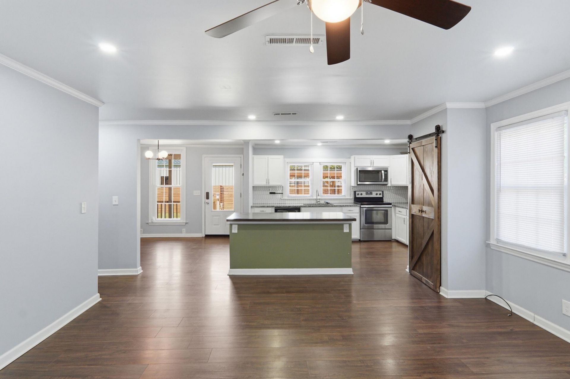 201 Heatley Street Photo 8