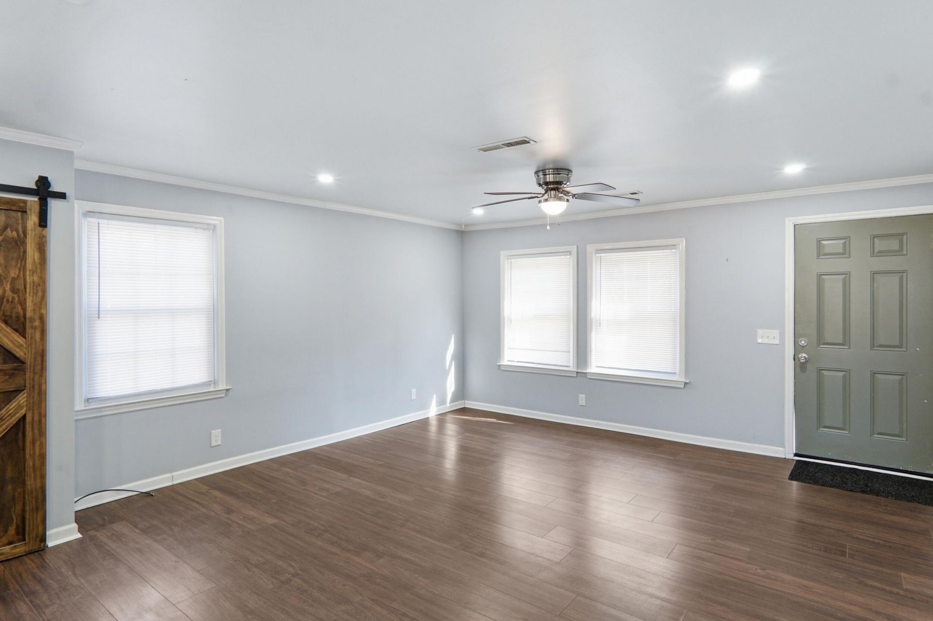 201 Heatley Street Photo 9