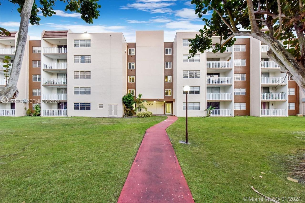 6930 Miami Gardens Dr , Unit 1-408, Hialeah, FL 33015 Photo