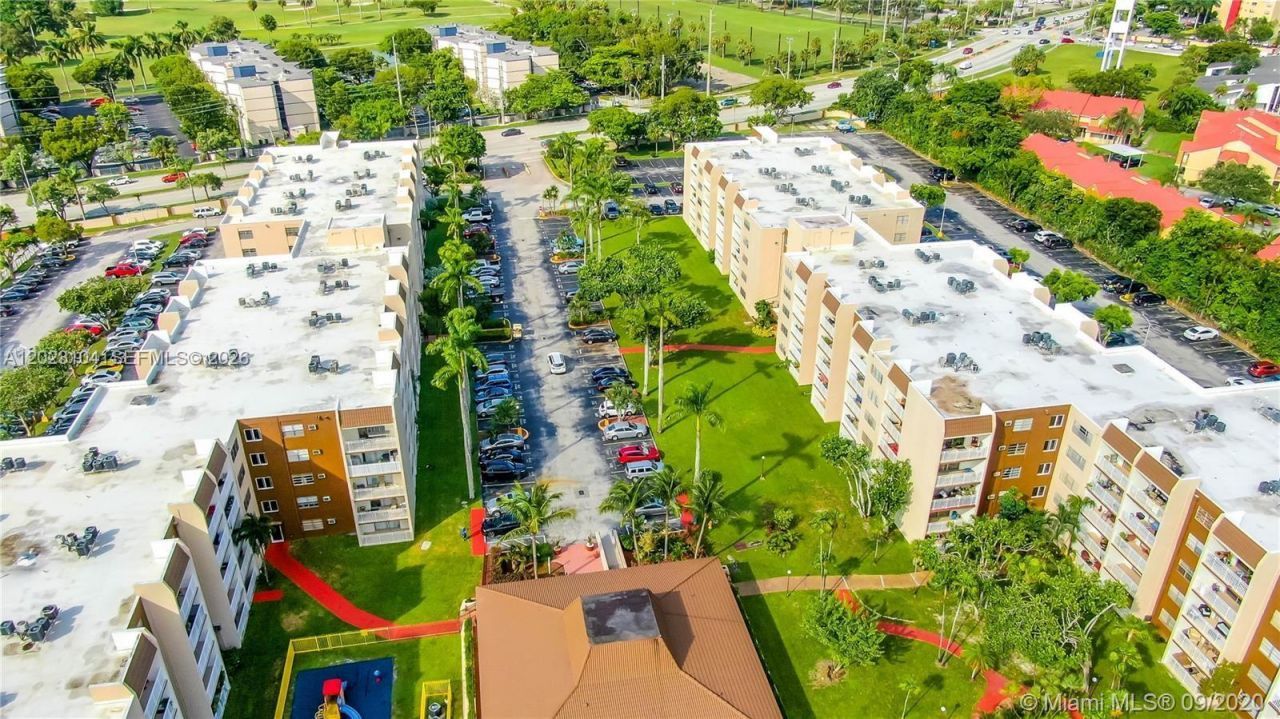 6930 Miami Gardens Dr , Unit 1-408, Hialeah, FL 33015 Photo