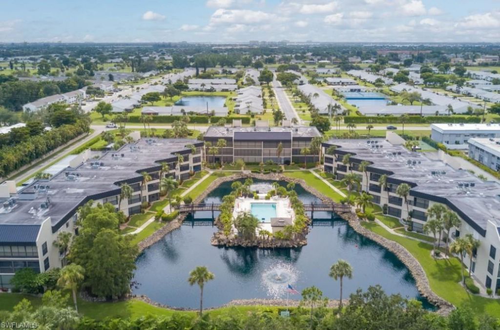 6979 Winkler Rd, Unit 322, Fort Myers, FL 33919 Photo