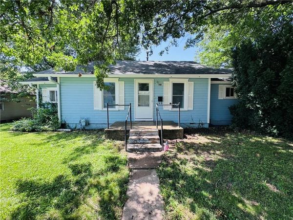 316 W 8th Avenue, Garnett, KS 66032