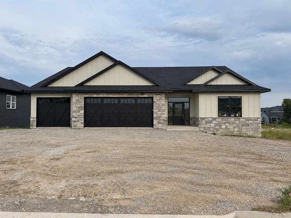 652 Rock Ridge Rd, Tiffin, IA 52340