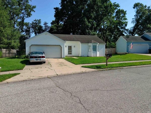 2106 Spring Hill Drive, South Bend, IN 46628