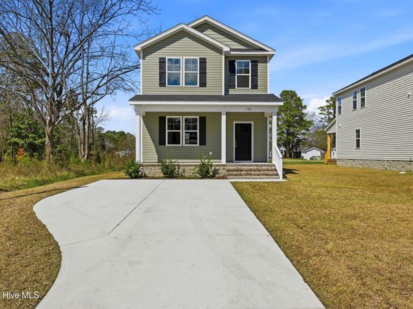 706 W Hayes Street , Burgaw, NC 28425