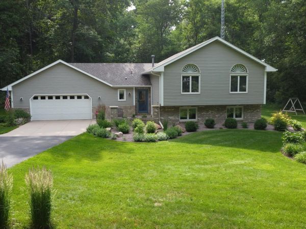 6821 Mesabi Court NW, Rochester, MN 55901