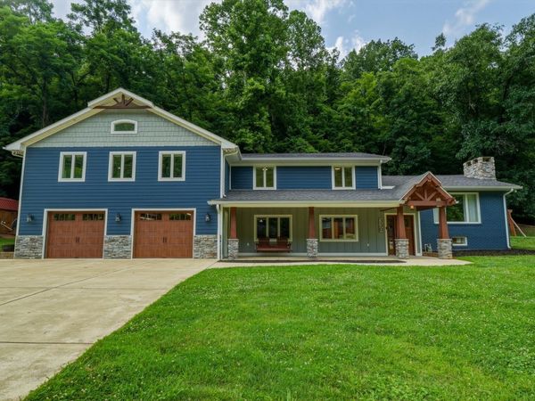 330 Woodville Drive, Huntington, WV 25701