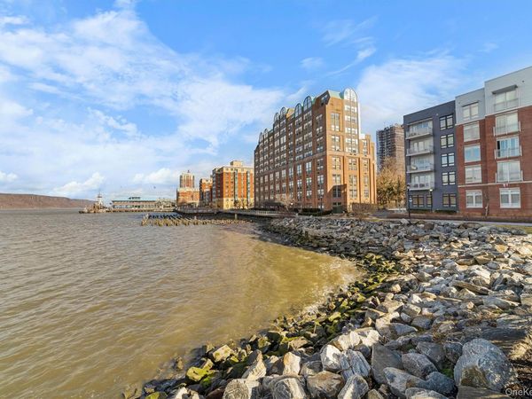 23 Water Grant Street , Unit 8G, Yonkers, NY 10701