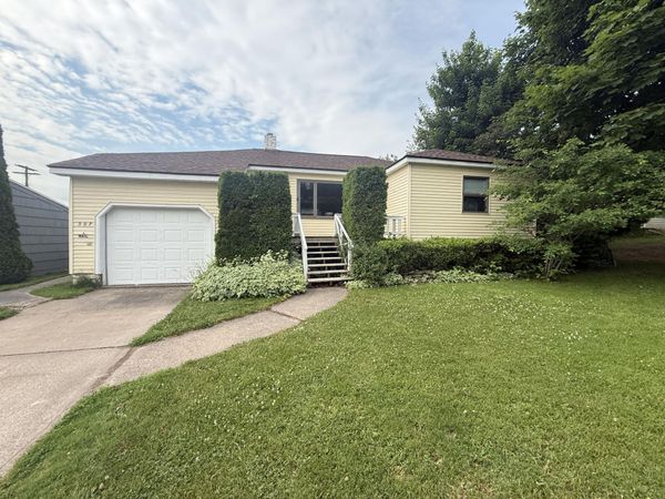 307 W Easterday AVE, Sault Ste Marie, MI 49783