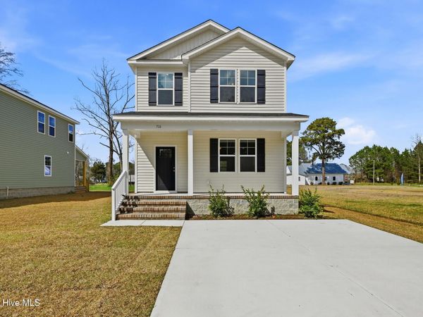 708 W Hayes Street , Burgaw, NC 28425