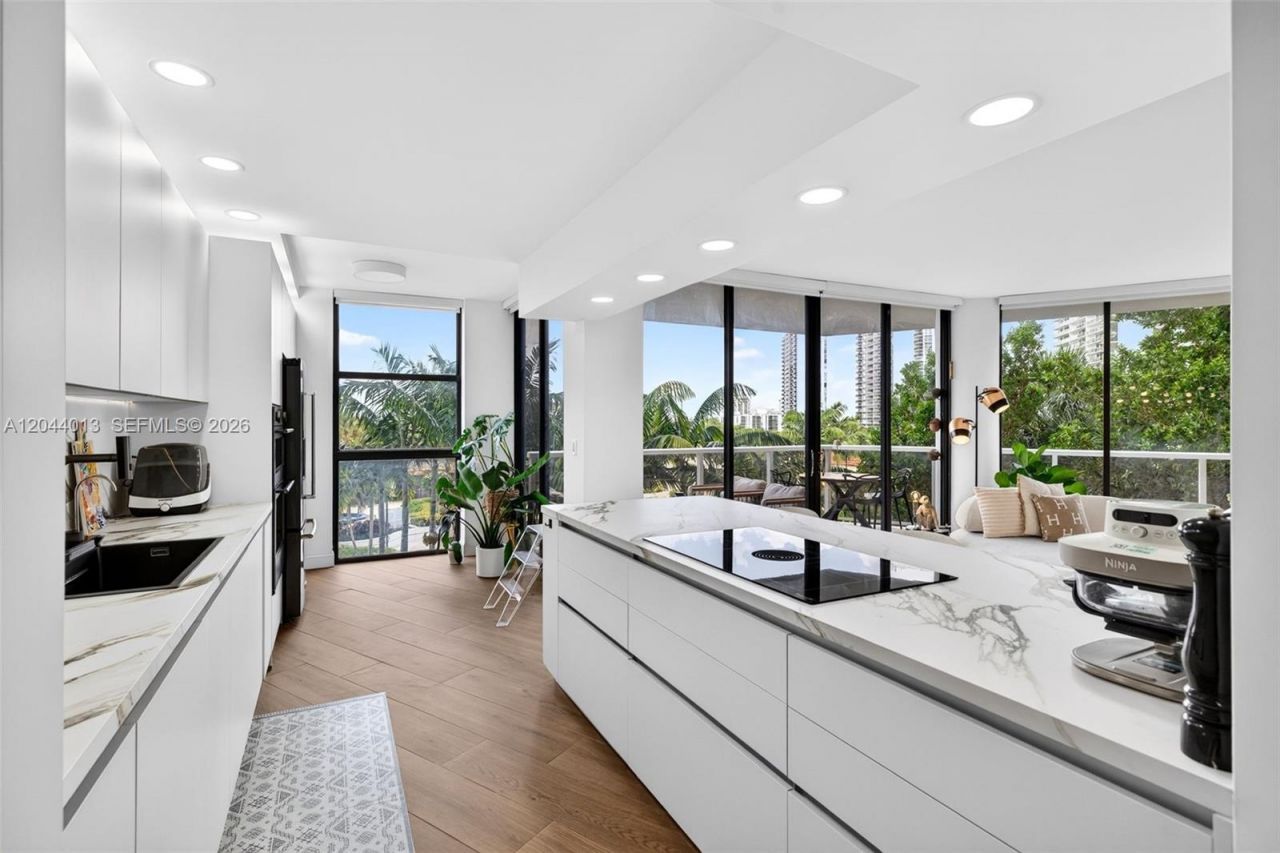 20281 E Country Club Dr, Unit 407, Aventura, FL 33180 Photo
