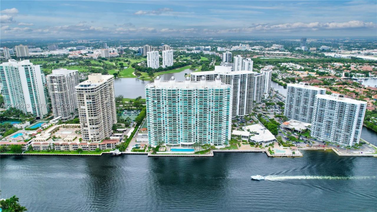 20281 E Country Club Dr , Unit 407, Aventura, FL 33180 Photo