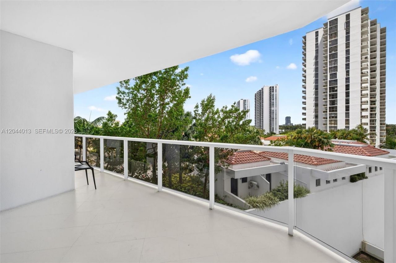 20281 E Country Club Dr, Unit 407, Aventura, FL 33180 Photo