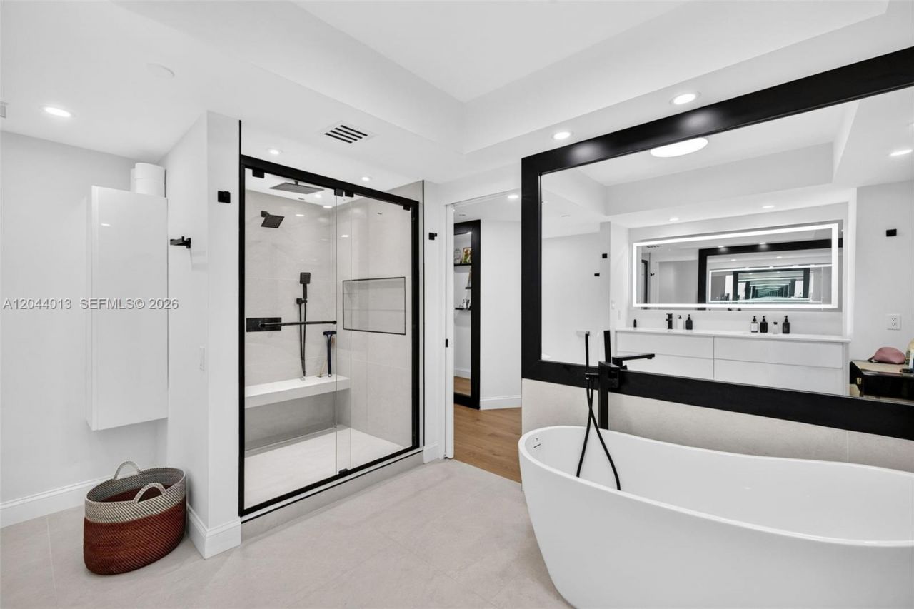 20281 E Country Club Dr, Unit 407, Aventura, FL 33180 Photo