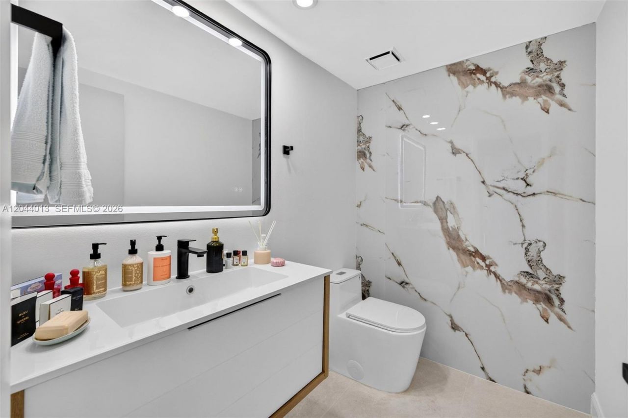 20281 E Country Club Dr, Unit 407, Aventura, FL 33180 Photo