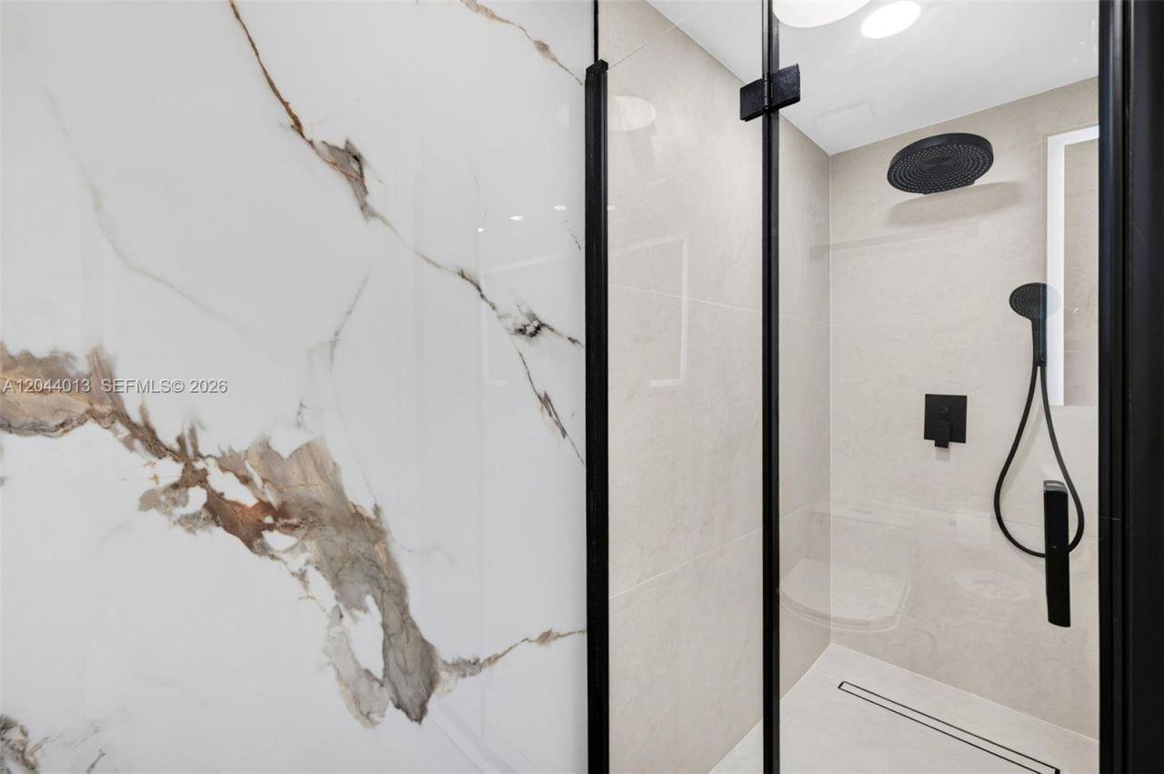 20281 E Country Club Dr, Unit 407, Aventura, FL 33180 Photo