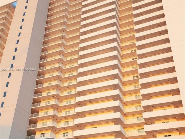14951 Royal Oaks Ln , Unit 1105, North Miami, FL 33181