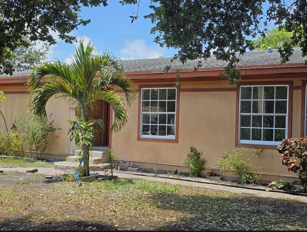 2013 SE Dock Street, West Palm Beach, FL 33401 Photo
