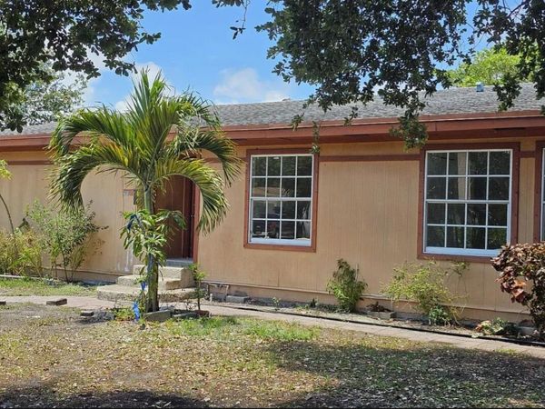 2013 SE Dock Street, West Palm Beach, FL 33401