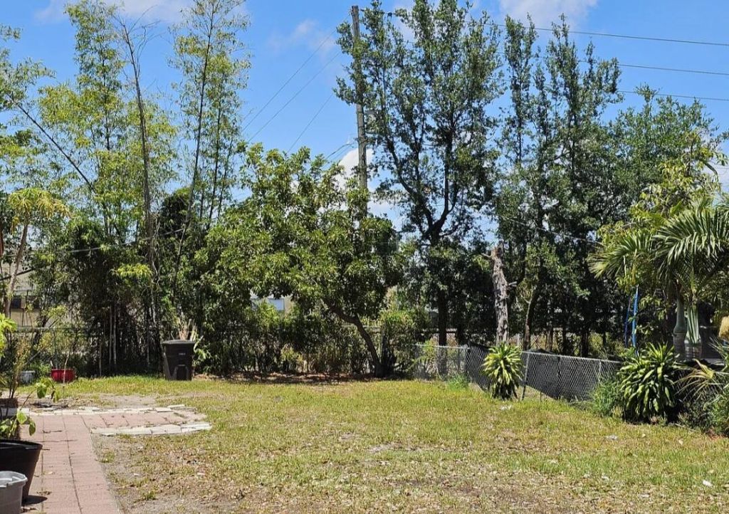 2013 SE Dock Street, West Palm Beach, FL 33401 Photo