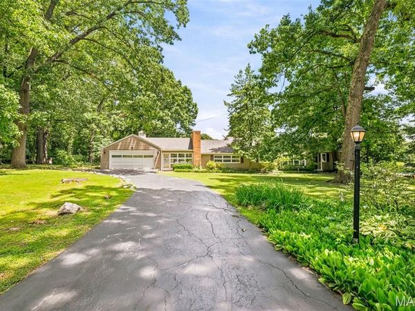 1310 Hollins Drive, St Louis, MO 63135