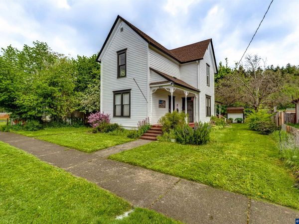 928 Birch Av, Cottage Grove, OR 97424
