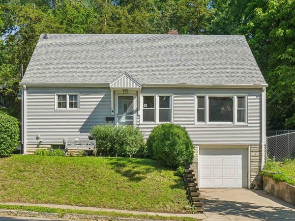 855 Kirkwood Street, Dubuque, IA 52001