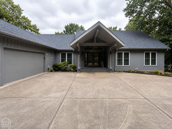 56 N Lakeshore Drive, Cherokee Village, AR 72529
