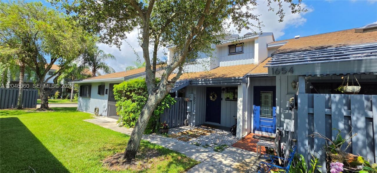 1652 N 14th Ter, Unit 1652, Hollywood, FL 33020 Photo