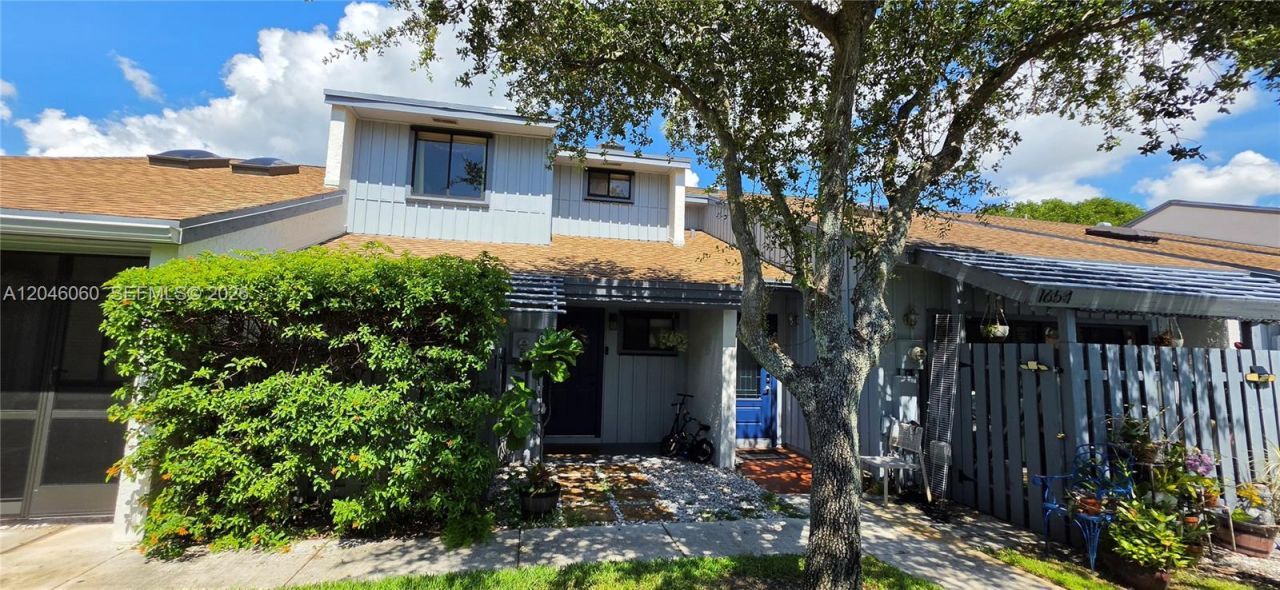 1652 N 14th Ter, Unit 1652, Hollywood, FL 33020 Photo