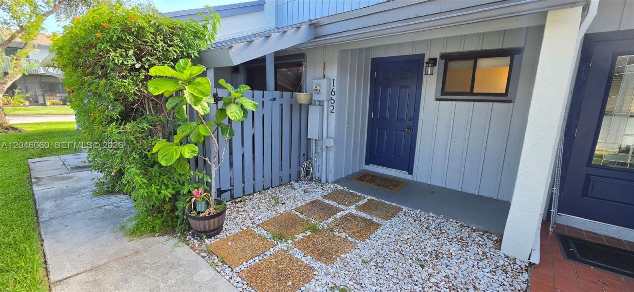 1652 N 14th Ter, Unit 1652, Hollywood, FL 33020 Photo