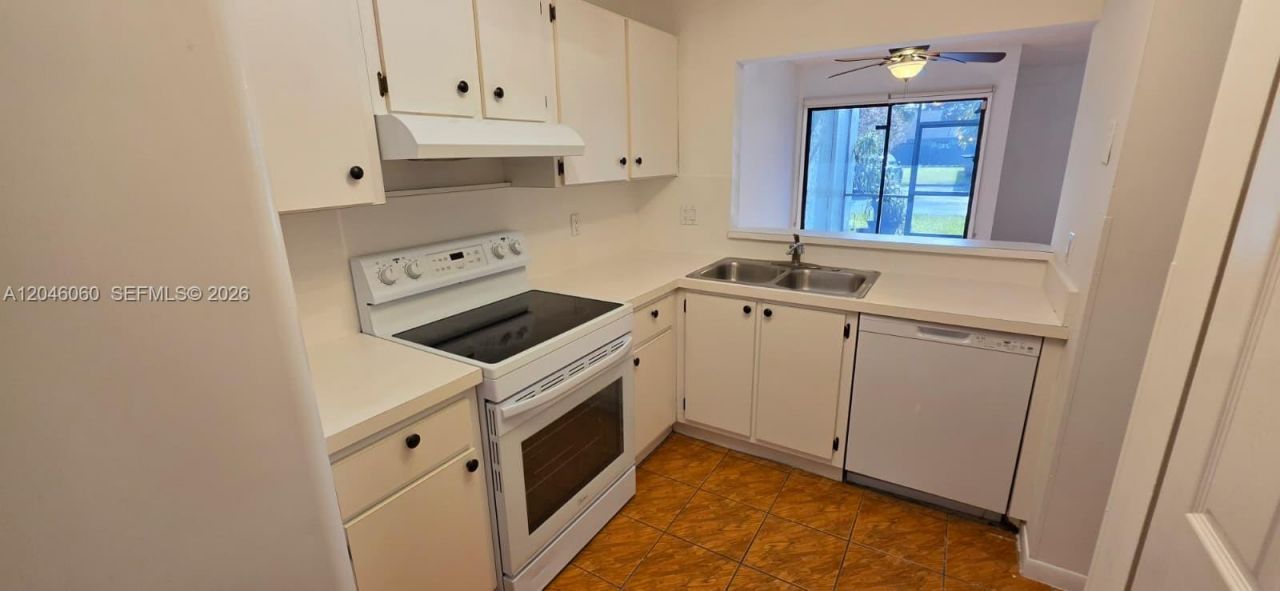1652 N 14th Ter, Unit 1652, Hollywood, FL 33020 Photo