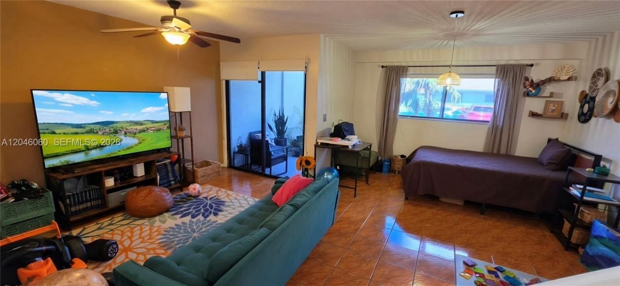 1652 N 14th Ter, Unit 1652, Hollywood, FL 33020 Photo