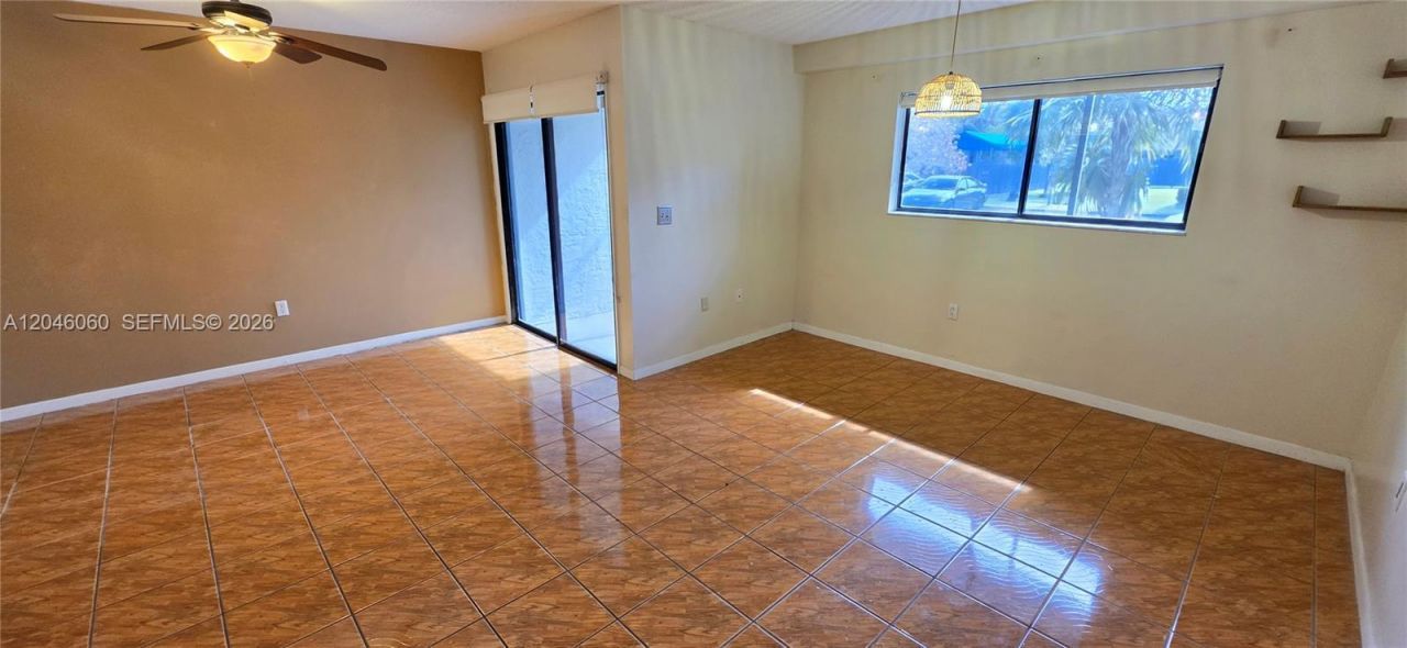 1652 N 14th Ter, Unit 1652, Hollywood, FL 33020 Photo