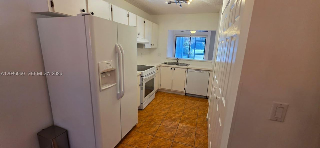 1652 N 14th Ter, Unit 1652, Hollywood, FL 33020 Photo