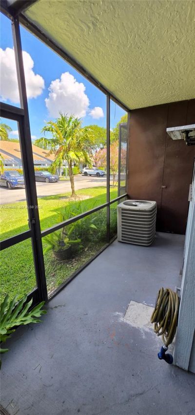 1652 N 14th Ter, Unit 1652, Hollywood, FL 33020 Photo
