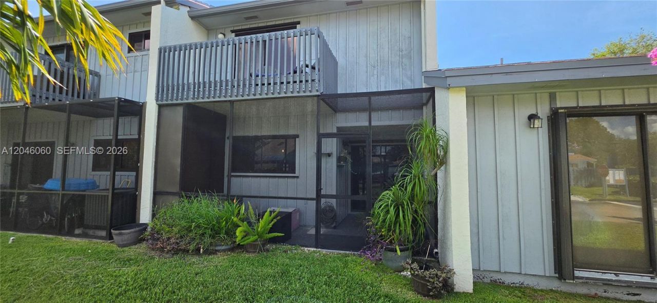 1652 N 14th Ter, Unit 1652, Hollywood, FL 33020 Photo