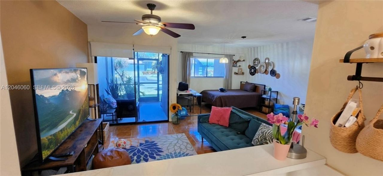 1652 N 14th Ter, Unit 1652, Hollywood, FL 33020 Photo
