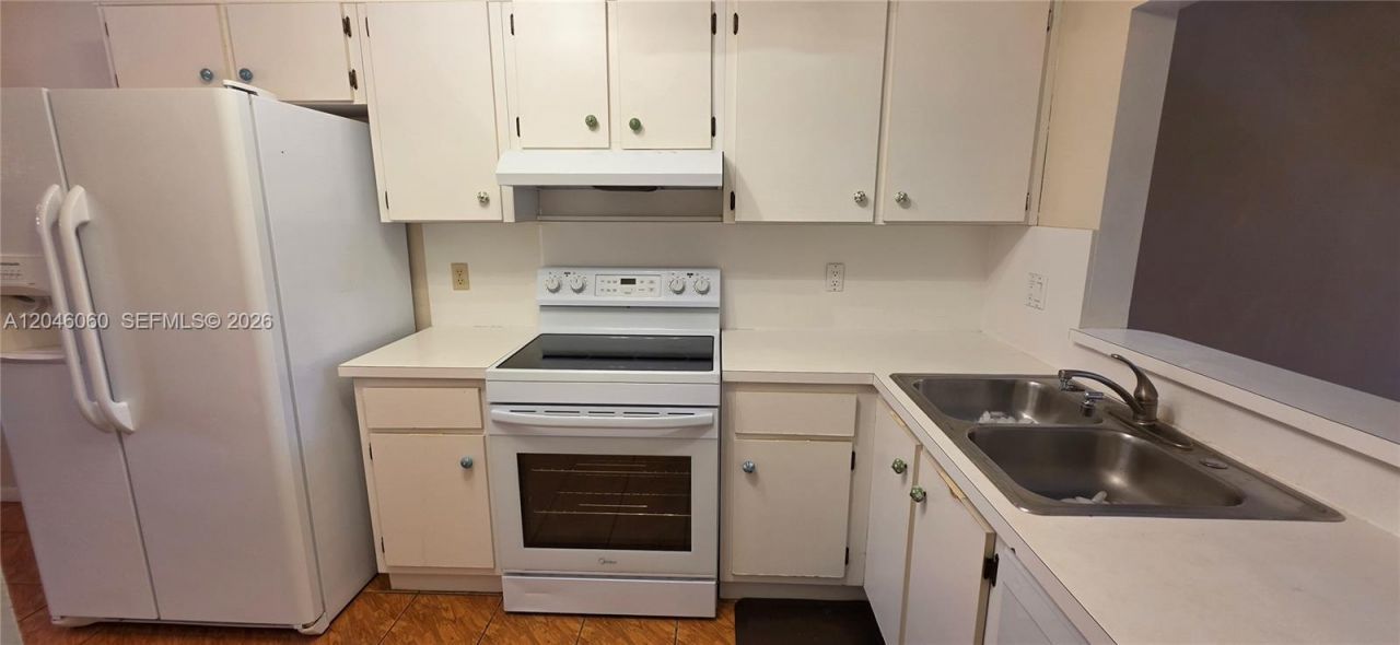 1652 N 14th Ter, Unit 1652, Hollywood, FL 33020 Photo