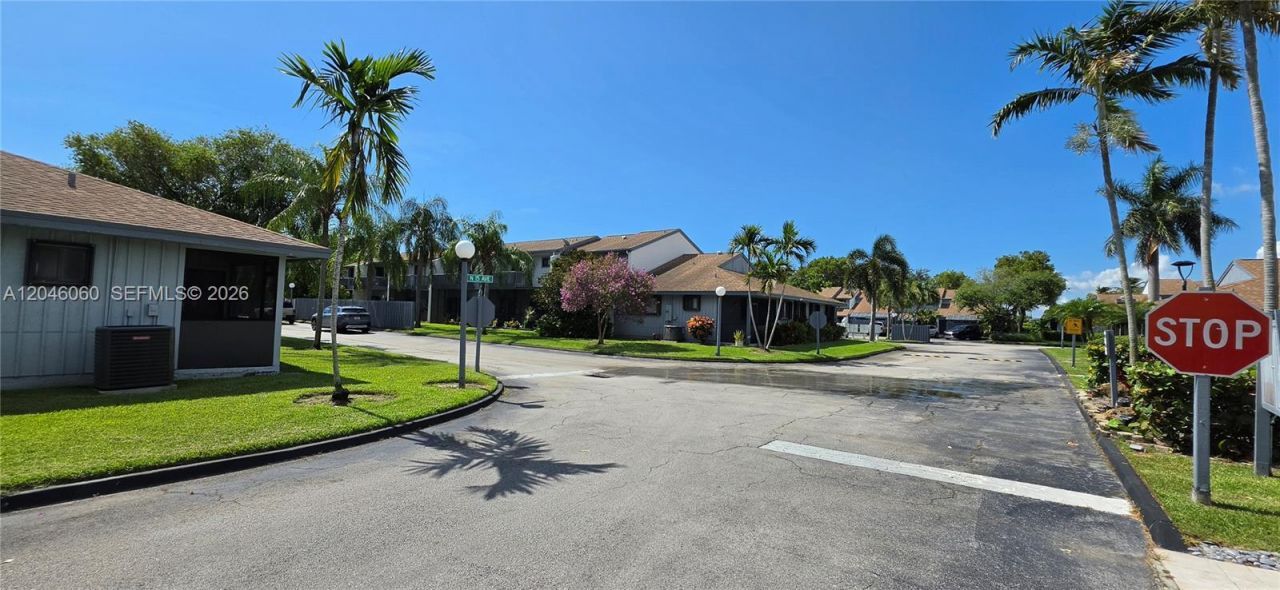 1652 N 14th Ter, Unit 1652, Hollywood, FL 33020 Photo